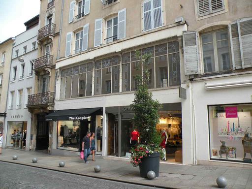  boutique de prêt-à-porter